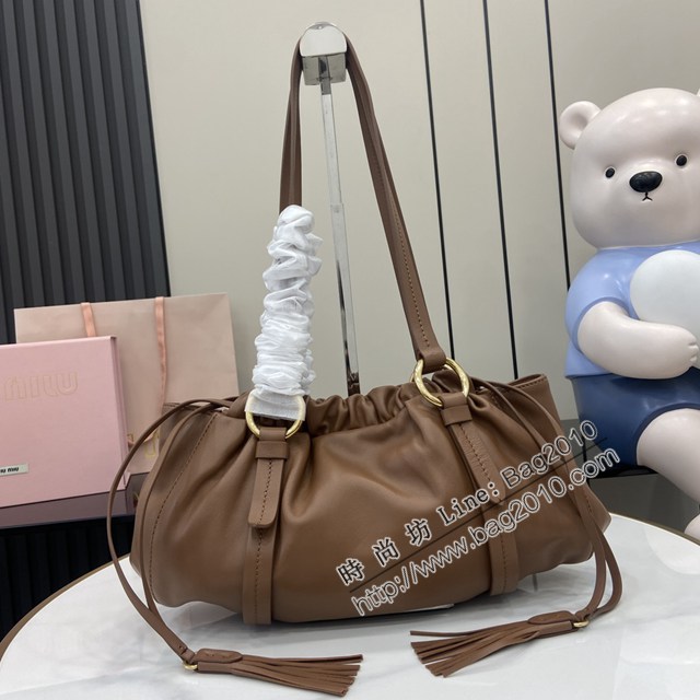 MIU MIU專櫃繆繆最新款中古腋下餃子包 jh2727型號：5BG306